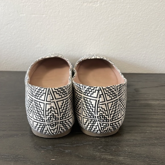 Women’s ballet flats, Mix No. 6. Size 8.5 White with black pattern. - Picture 3 of 6